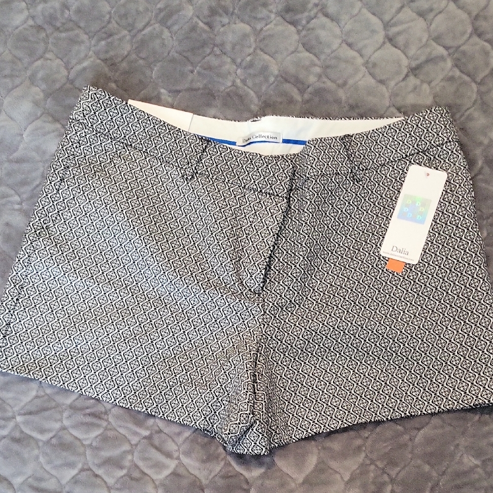 Dalia Women's Geometric Black and White Shorts